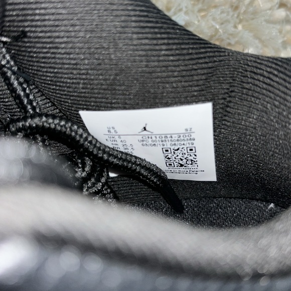 Jordan 11 Retro Low 72-10" Black/Gym Red-White-Sail - Picture 7 of 7